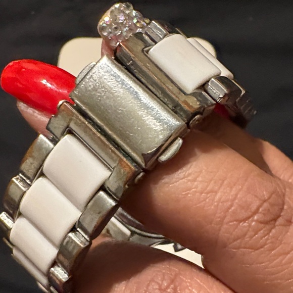 Elegant Silver and White Women's Watch - Picture 8 of 17